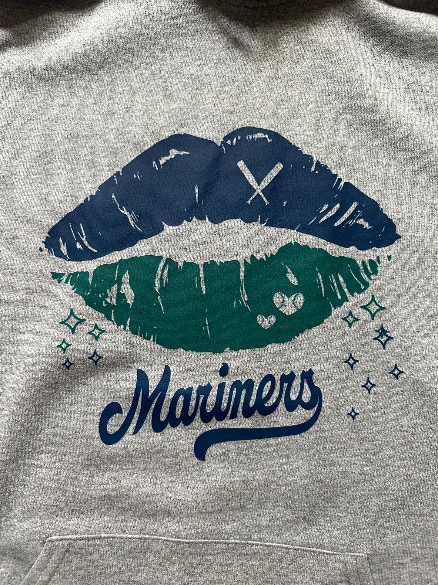 Mariners Kiss
